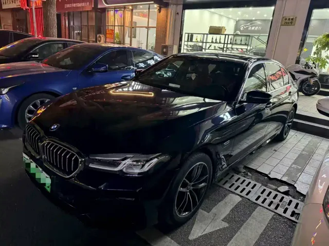Фотография автомобиля — BMW 5 Series