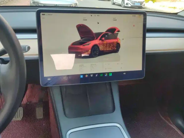 Tesla Model Y — Фото автомобиля 13
