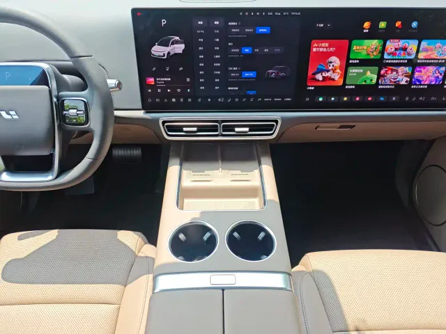 Li Auto L6 — Фото автомобиля 15