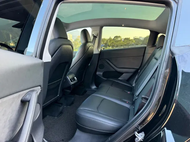 Tesla Model Y — Фото автомобиля 5