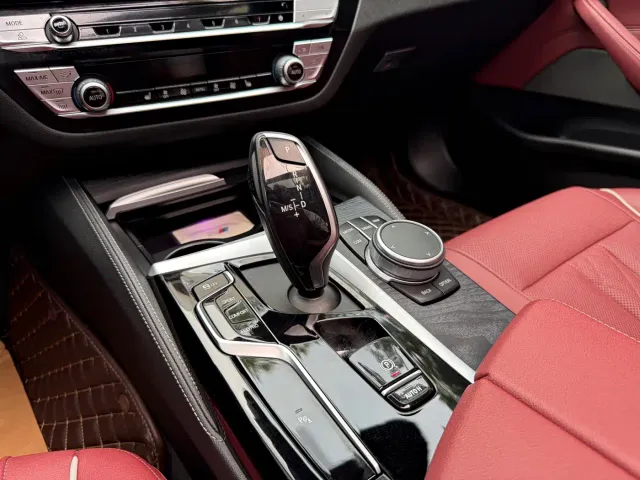 BMW 5 Series — Фото автомобиля 9