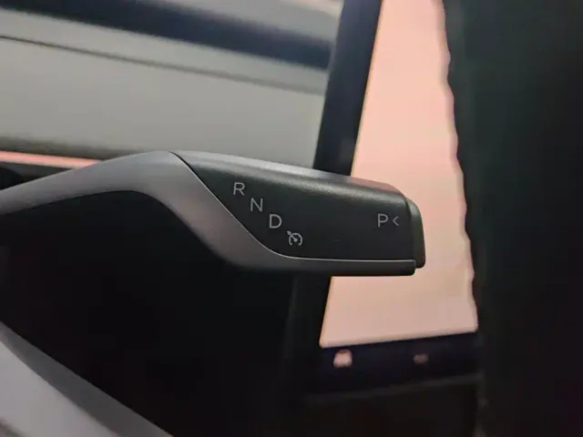 Tesla Model Y — Фото автомобиля 16