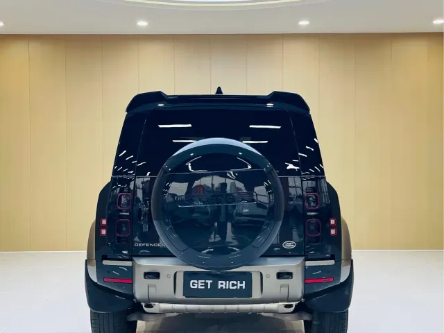 Land Rover Defender — Фото автомобиля 8