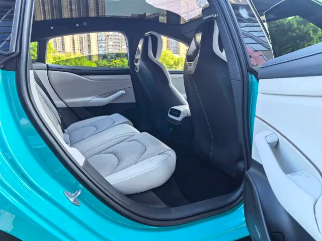 Xiaomi SU7 — Фото автомобиля 14