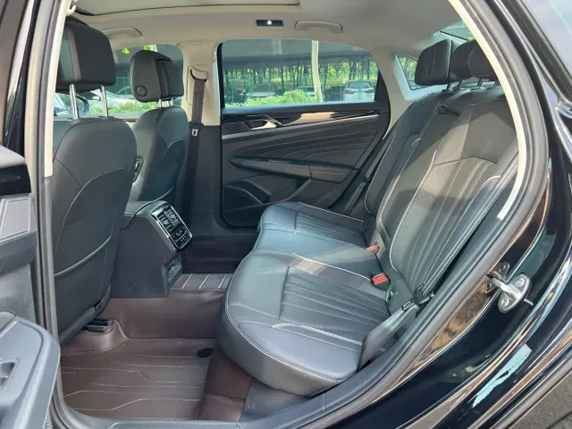 Volkswagen Passat — Фото автомобиля 14