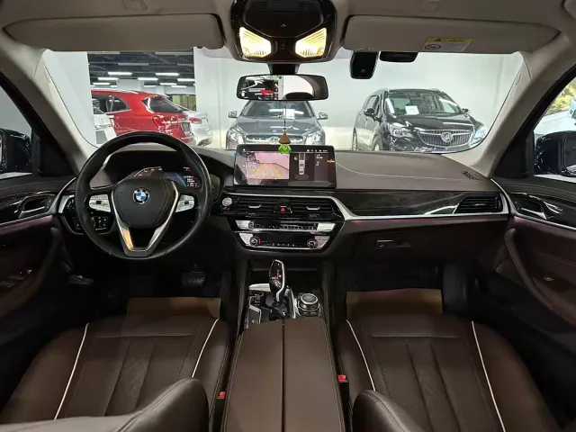 BMW 5 Series — Фото автомобиля 4