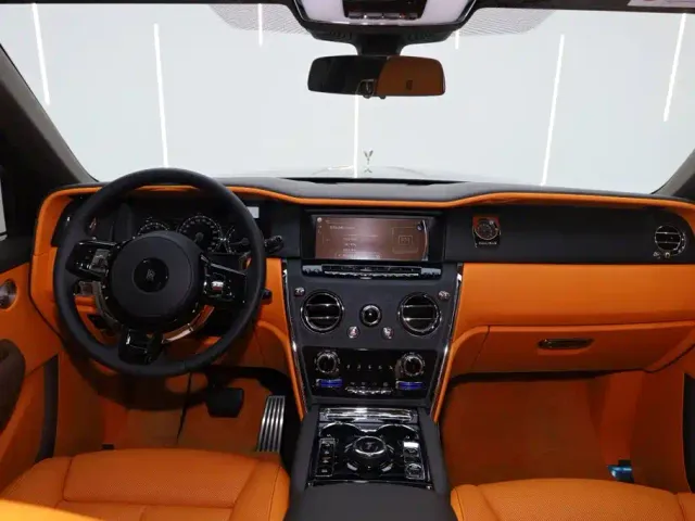 Rolls-Royce Cullinan — Фото автомобиля 15