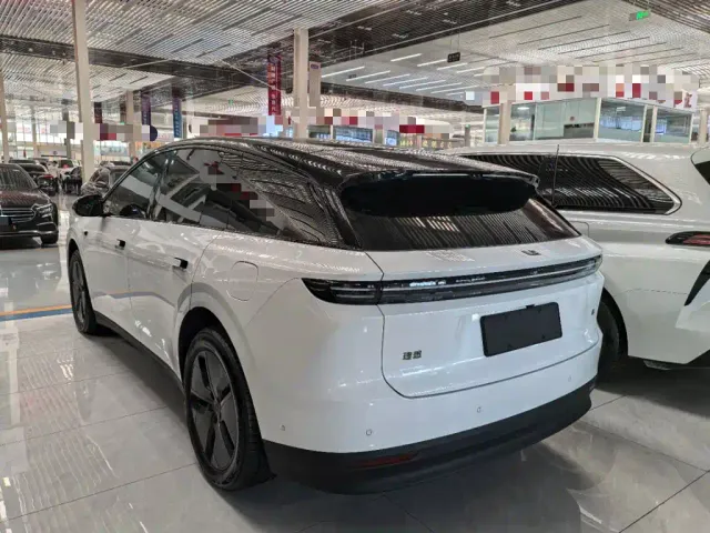 Li Auto i6 — Фото автомобиля 4