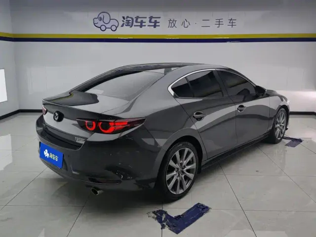 Mazda Axela — Фото автомобиля 3