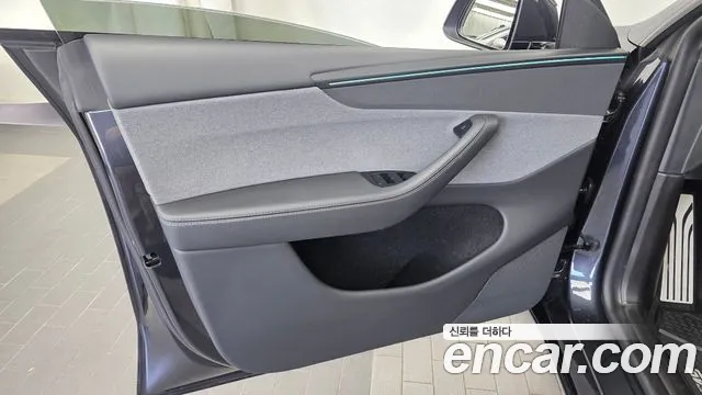 Tesla Model Y — Фото автомобиля 13