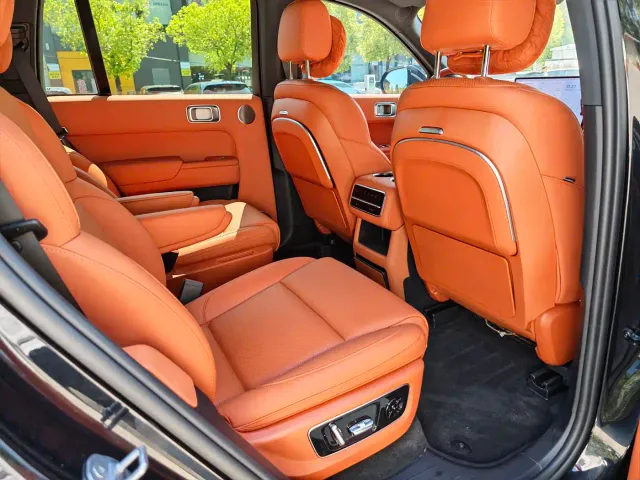 Li Auto L8 — Фото автомобиля 10