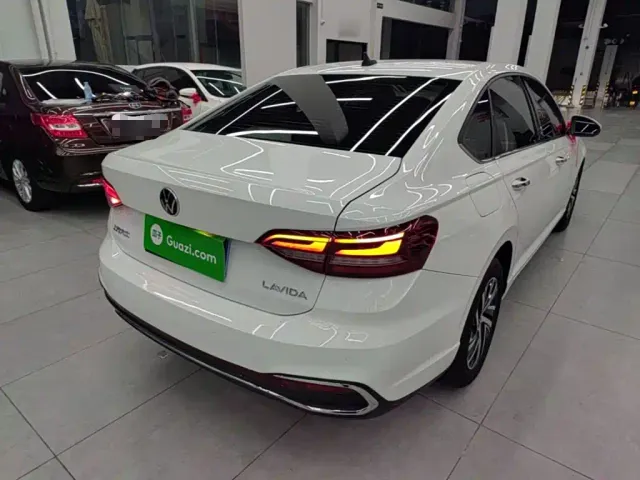 Volkswagen Lavida — Фото автомобиля 6