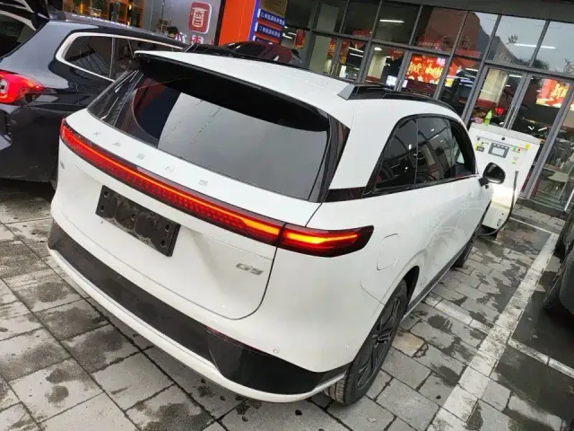 Xpeng G9 — Фото автомобиля 3