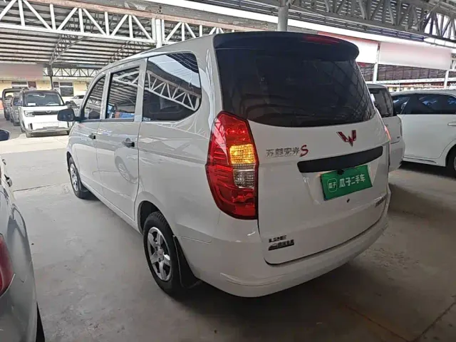 Wuling Hongguang — Фото автомобиля 4