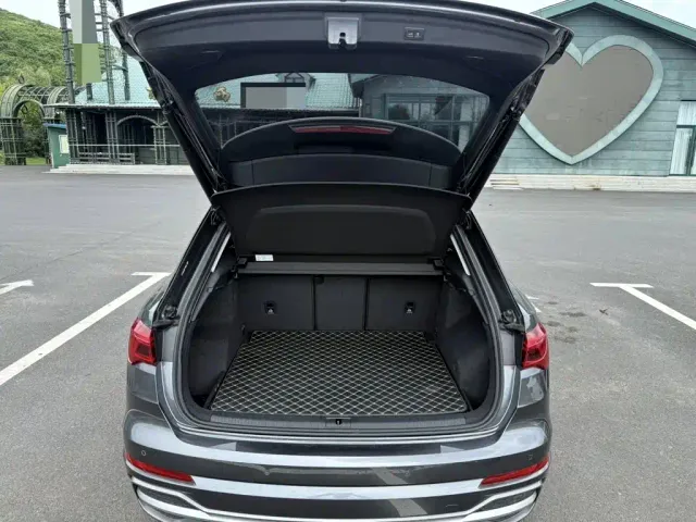 Audi Q3 — Фото автомобиля 9