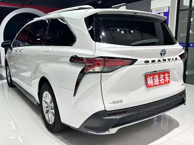 Toyota Granvia — Фото автомобиля 8