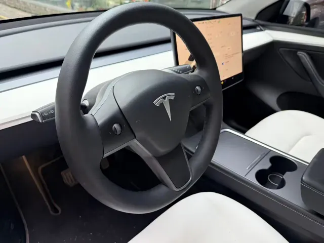 Tesla Model Y — Фото автомобиля 2