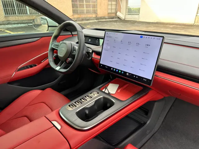 Xiaomi SU7 — Фото автомобиля 12