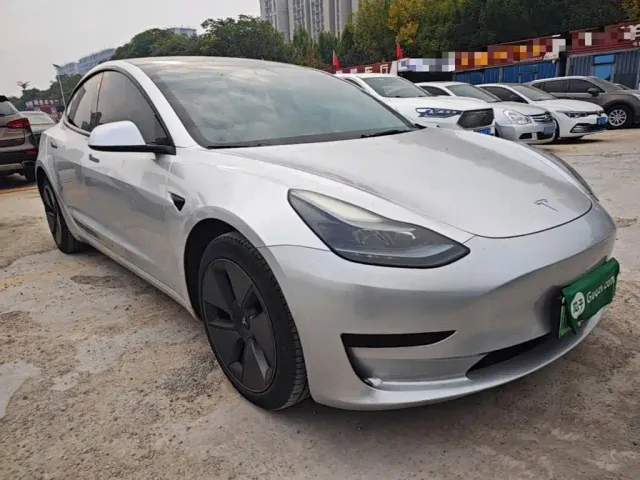 Tesla Model 3 — Фото автомобиля 21