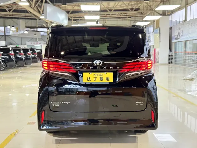 Toyota Alphard — Фото автомобиля 26