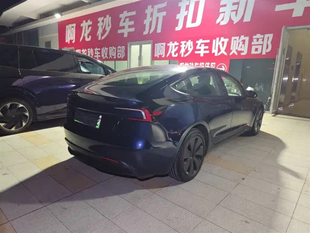Tesla Model 3 — Фото автомобиля 9