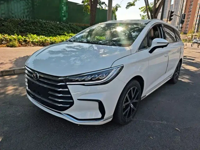 Фотография автомобиля — BYD Song MAX