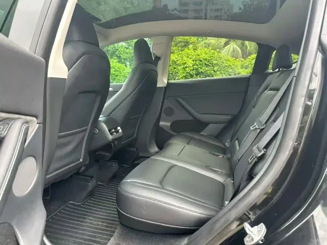 Tesla Model Y — Фото автомобиля 16