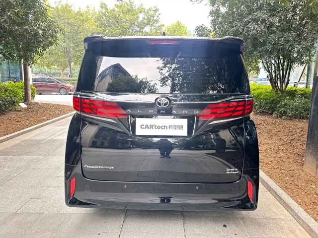 Toyota Alphard — Фото автомобиля 7