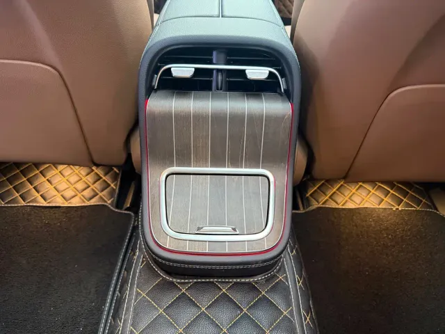 Mercedes-Benz E-Class — Фото автомобиля 9
