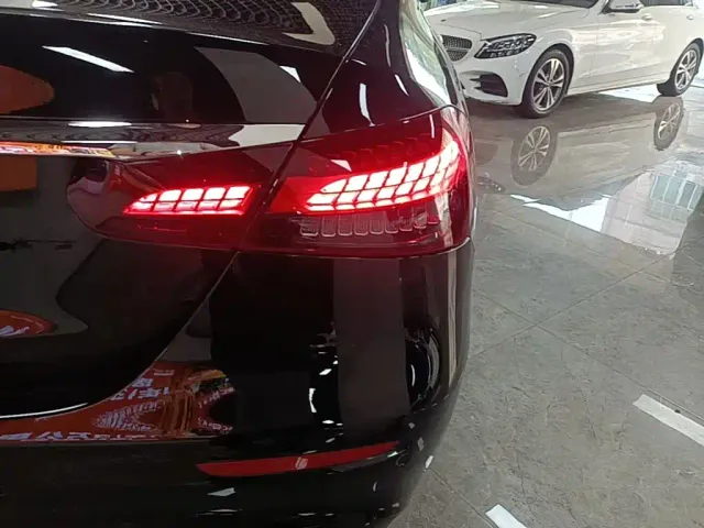 Mercedes-Benz E-Class — Фото автомобиля 7