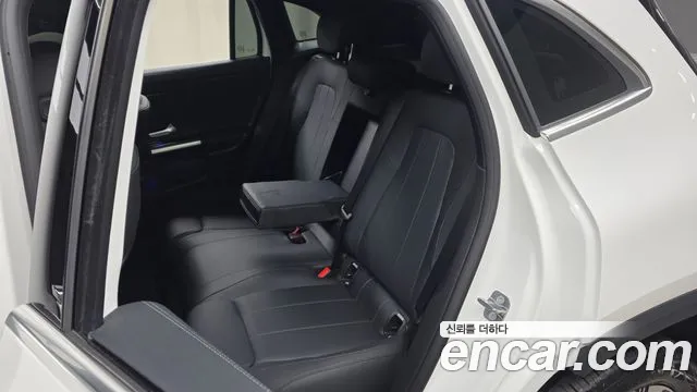 Mercedes-Benz EQA — Фото автомобиля 11