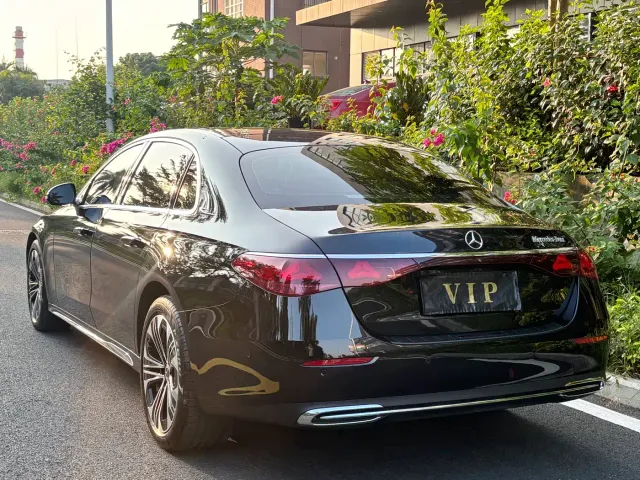 Mercedes-Benz E-Class — Фото автомобиля 7