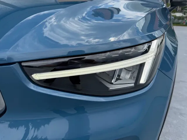 Volvo XC40 — Фото автомобиля 4