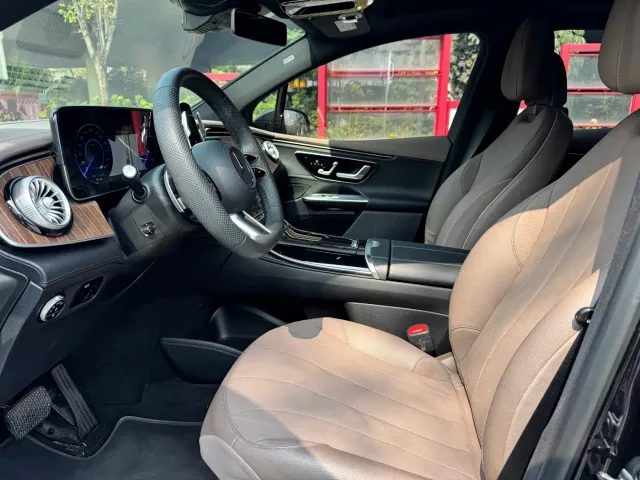Mercedes-Benz EQE SUV — Фото автомобиля 9