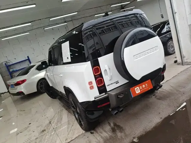 Land Rover Defender — Фото автомобиля 8