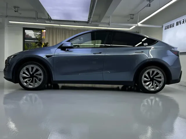 Tesla Model Y — Фото автомобиля 4