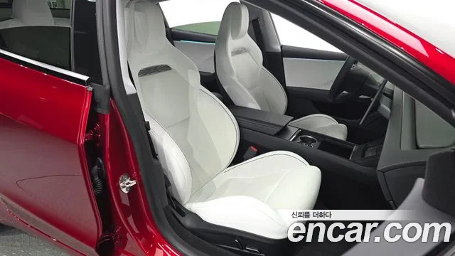 Tesla Model 3 — Фото автомобиля 16