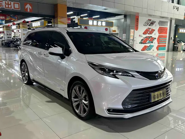 Toyota Sienna — Фото автомобиля 3