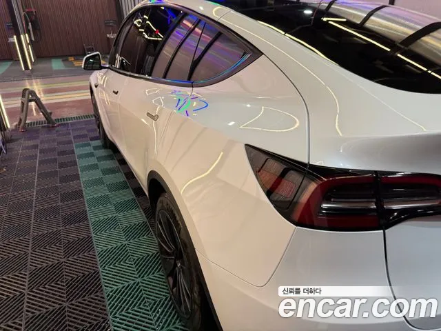 Tesla Model Y — Фото автомобиля 5