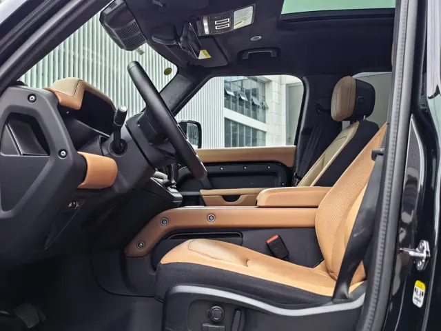 Land Rover Defender — Фото автомобиля 10