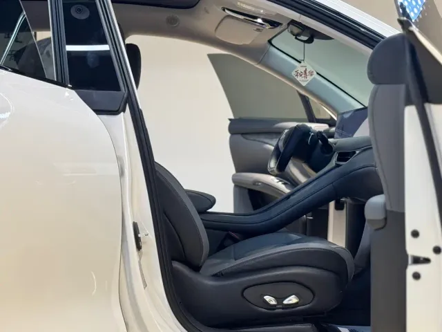 IM Motors LS6 — Фото автомобиля 16