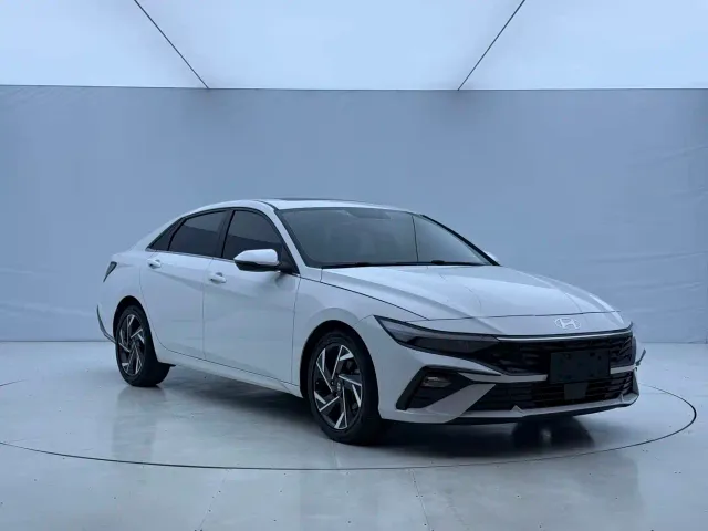Hyundai Elantra — Фото автомобиля 3