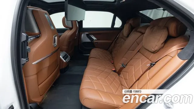 BMW 7 Series G70 — Фото автомобиля 10