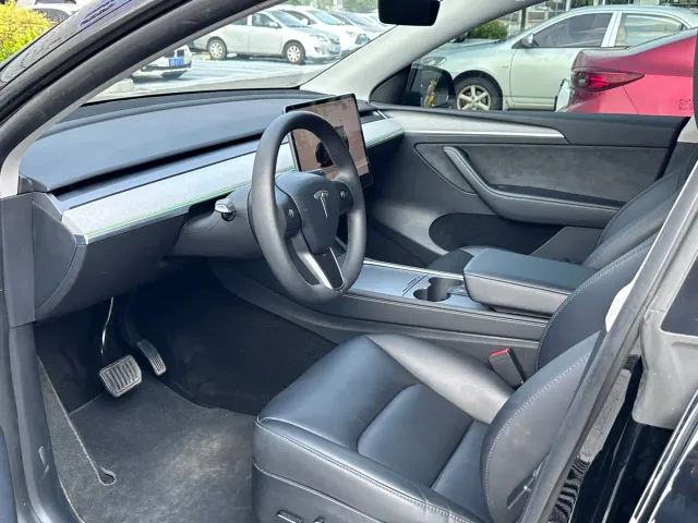Tesla Model Y — Фото автомобиля 7