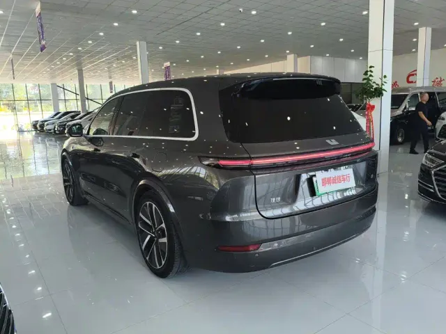 Li Auto L9 — Фото автомобиля 6