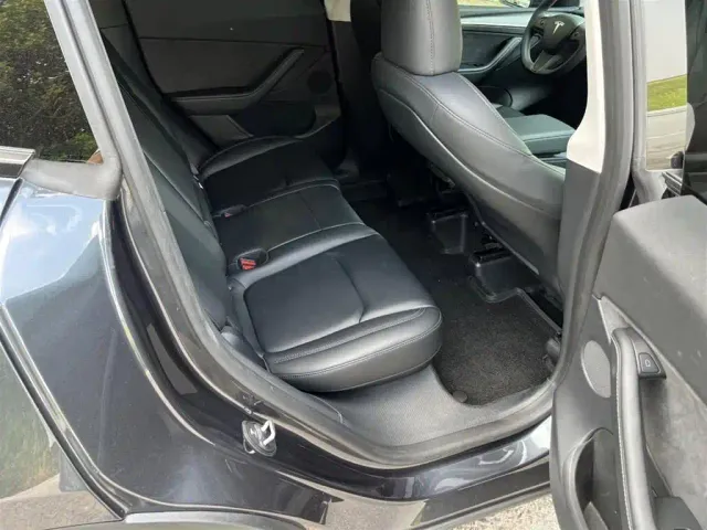 Tesla Model Y — Фото автомобиля 10