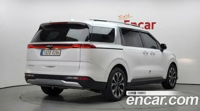 Kia Carnival Generation 4 — Фото автомобиля 2
