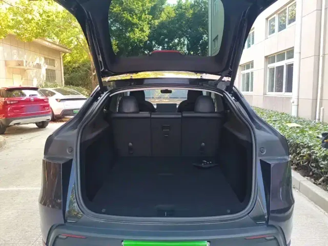 Tesla Model Y — Фото автомобиля 18