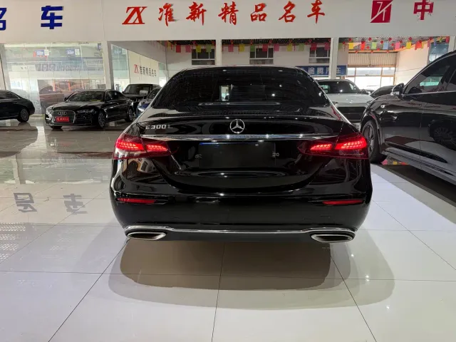 Mercedes-Benz E-Class — Фото автомобиля 16