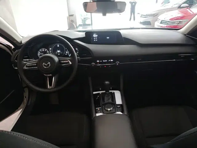 Mazda Axela — Фото автомобиля 9